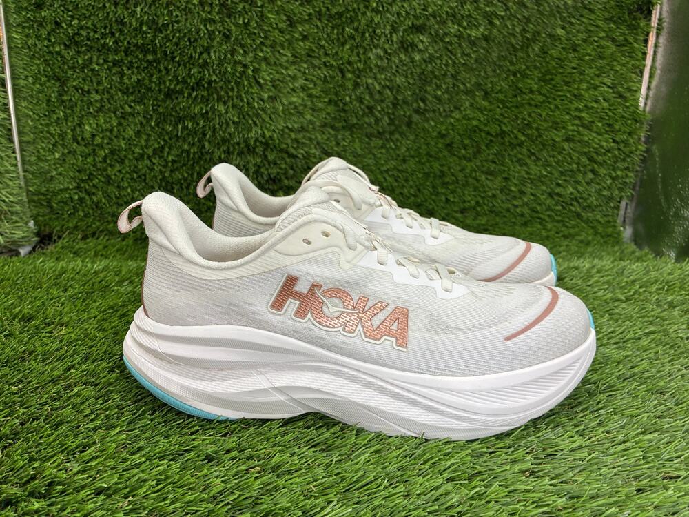 Hoka One One Skyflow 1155113-FTRS Athletic Sneaker Women's 9B White Jacquard Gym